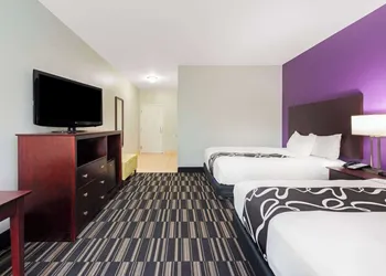 La Quinta Inn & Suites by Wyndham Bridge City hotel thumbnail 7