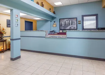 Super 8 by Wyndham Newcomerstown hotel thumbnail 6
