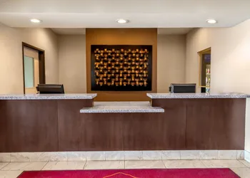 Landmark Suites hotel thumbnail 2