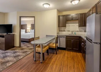 Landmark Suites hotel thumbnail 4