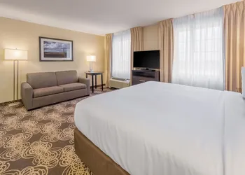 Landmark Suites hotel thumbnail 8