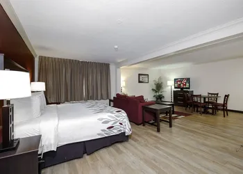 Red Roof Inn & Suites Jacksonville, NC hotel thumbnail 7