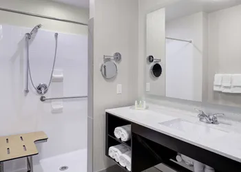 Holiday Inn Windsor Wine Country by IHG hotel thumbnail 2