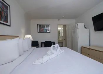 Contempra Inn hotel thumbnail 8