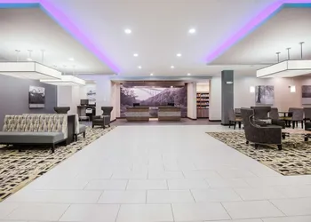 La Quinta Inn & Suites by Wyndham Morgantown hotel thumbnail 2