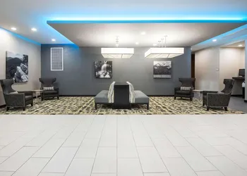 La Quinta Inn & Suites by Wyndham Morgantown hotel thumbnail 3