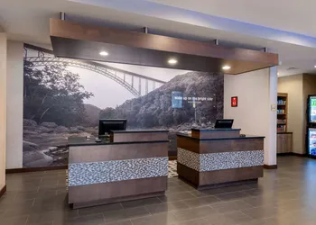 La Quinta Inn & Suites by Wyndham Morgantown hotel thumbnail 5