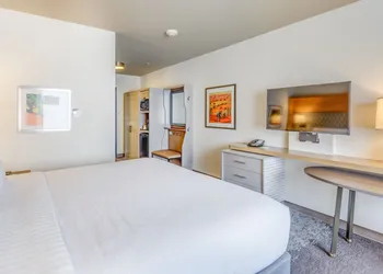 Holiday Inn & Suites Bellingham by IHG hotel thumbnail 2
