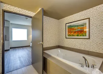 Holiday Inn & Suites Bellingham by IHG hotel thumbnail 7