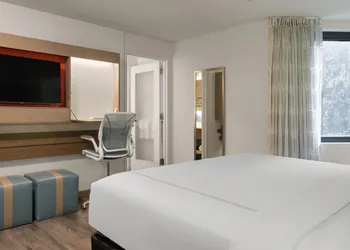 EVEN Hotel Brooklyn by IHG hotel thumbnail 6