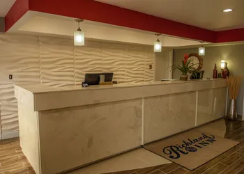 Richland Inn Lawrenceburg hotel thumbnail 2