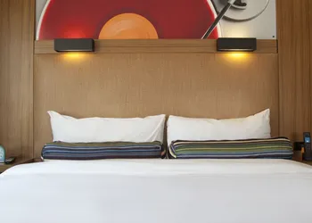 Aloft by Marriott Houston Downtown hotel thumbnail 3