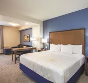 La Quinta Inn & Suites by Wyndham Morgan Hill-San Jose South hotel detail image 4