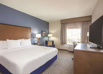 La Quinta Inn & Suites by Wyndham Morgan Hill-San Jose South hotel thumbnail 7