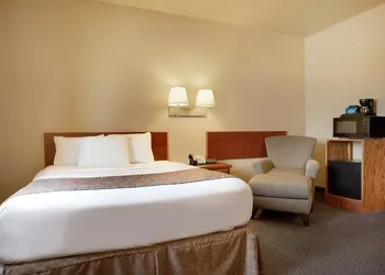 Travelodge by Wyndham Gillette hotel thumbnail 7