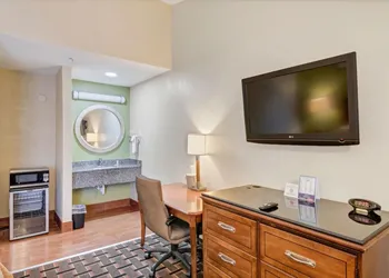 Savannah Garden Hotel hotel thumbnail 3