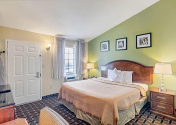 Savannah Garden Hotel hotel thumbnail 8