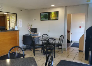 Super 8 by Wyndham Waynesboro hotel thumbnail 2
