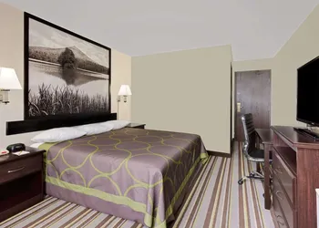 Super 8 by Wyndham Waynesboro hotel thumbnail 4
