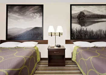 Super 8 by Wyndham Waynesboro hotel thumbnail 5