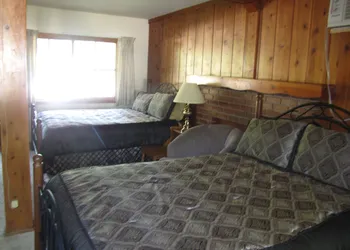 Kern Riverfront Lodge hotel thumbnail 3