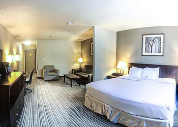 Quality Inn and Suites hotel thumbnail 6