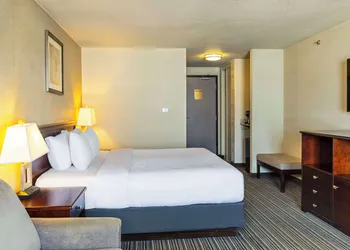Quality Inn and Suites hotel thumbnail 8
