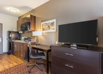 Suburban Studios Midland I-20 hotel thumbnail 8