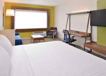 Holiday Inn Express & Suites Madison by IHG hotel thumbnail 6