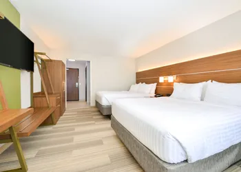 Holiday Inn Express & Suites Salem by IHG hotel thumbnail 2
