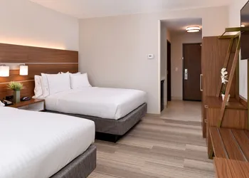 Holiday Inn Express & Suites Salem by IHG hotel thumbnail 6