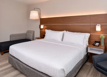 Holiday Inn Express & Suites Salem by IHG hotel thumbnail 8
