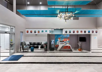 Holiday Inn Express & Suites Charlotte Airport by IHG hotel thumbnail 2