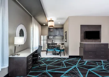 Holiday Inn Express & Suites Charlotte Airport by IHG hotel thumbnail 4
