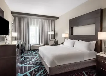 Holiday Inn Express & Suites Charlotte Airport by IHG hotel thumbnail 6