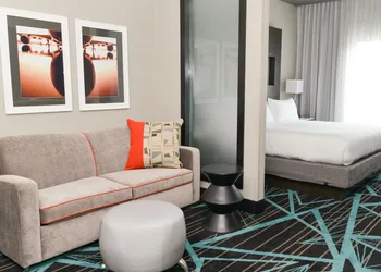 Holiday Inn Express & Suites Charlotte Airport by IHG hotel thumbnail 7
