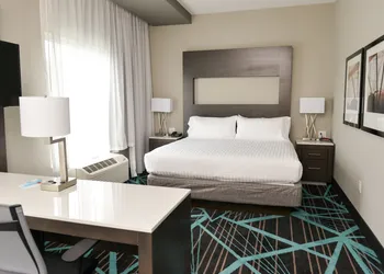 Holiday Inn Express & Suites Charlotte Airport by IHG hotel thumbnail 8