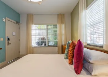 Kasa El Paseo Miami Beach hotel thumbnail 3