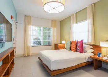 Kasa El Paseo Miami Beach hotel thumbnail 4