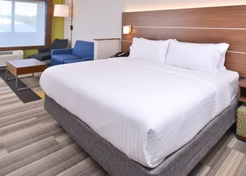 Holiday Inn Express & Suites Omaha Airport by IHG hotel thumbnail 2