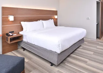 Holiday Inn Express & Suites Omaha Airport by IHG hotel thumbnail 3