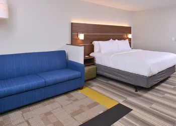 Holiday Inn Express & Suites Omaha Airport by IHG hotel thumbnail 4