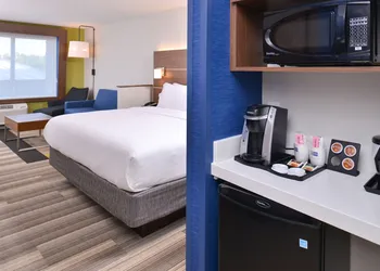 Holiday Inn Express & Suites Omaha Airport by IHG hotel thumbnail 6