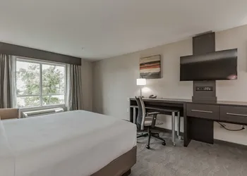 Holiday Inn Mishawaka by IHG hotel thumbnail 2