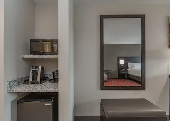 Holiday Inn Mishawaka by IHG hotel thumbnail 4