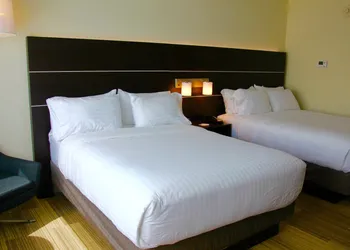 Holiday Inn Express & Suites Oswego by IHG hotel thumbnail 3