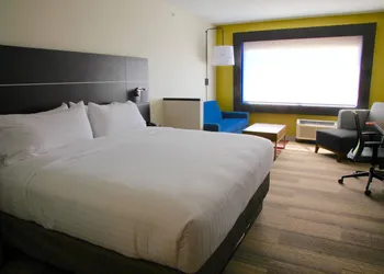 Holiday Inn Express & Suites Oswego by IHG hotel thumbnail 4