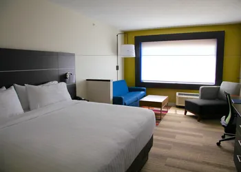 Holiday Inn Express & Suites Oswego by IHG hotel thumbnail 5