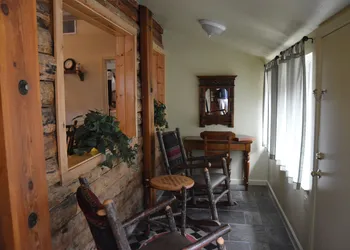 Red Bud Lodge hotel thumbnail 4