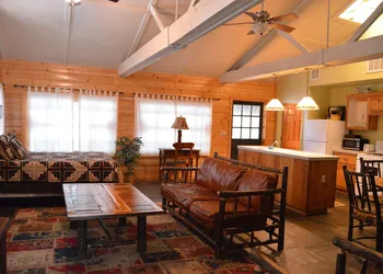 Red Bud Lodge hotel thumbnail 5